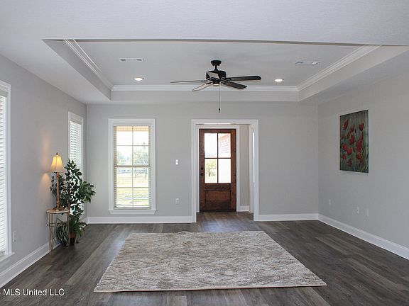3rd image of 80 Meadow Breeze Rd