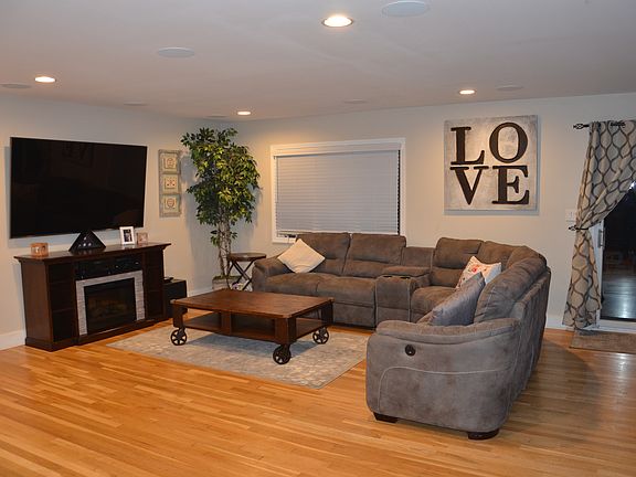 2nd image of 25 Bayberry Dr