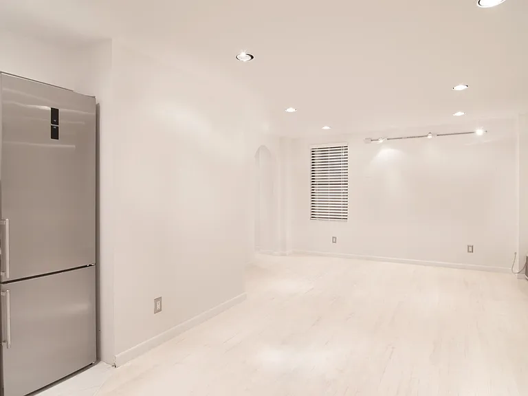 150 W 58th St #5C — Photo 4