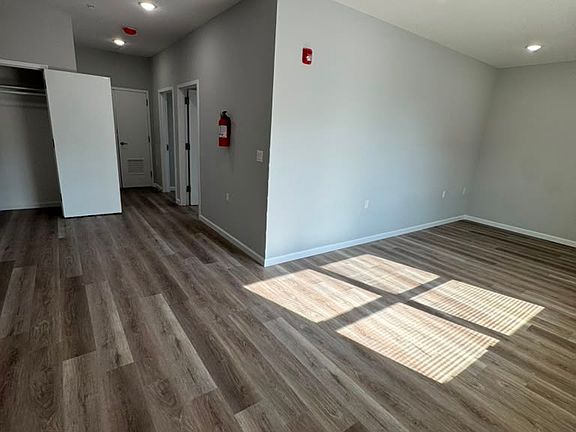 4th image of 445 Summer St #2