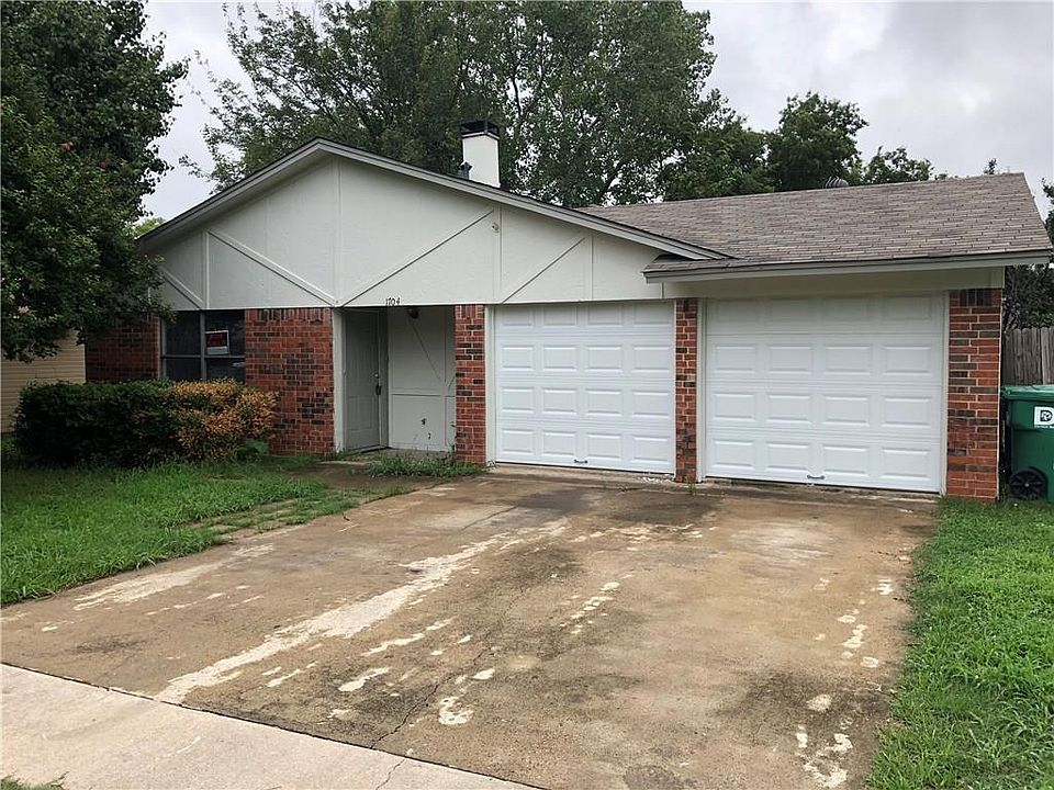 1st image of 1704 White Oak Ct