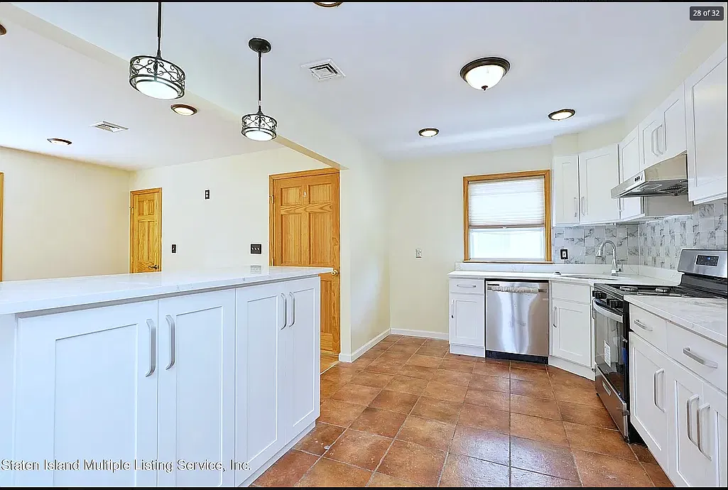 3 bed, 1200 sqft, $2,900 — Photo 2