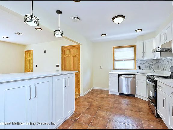 2nd image of 787 Rockland Ave #2L