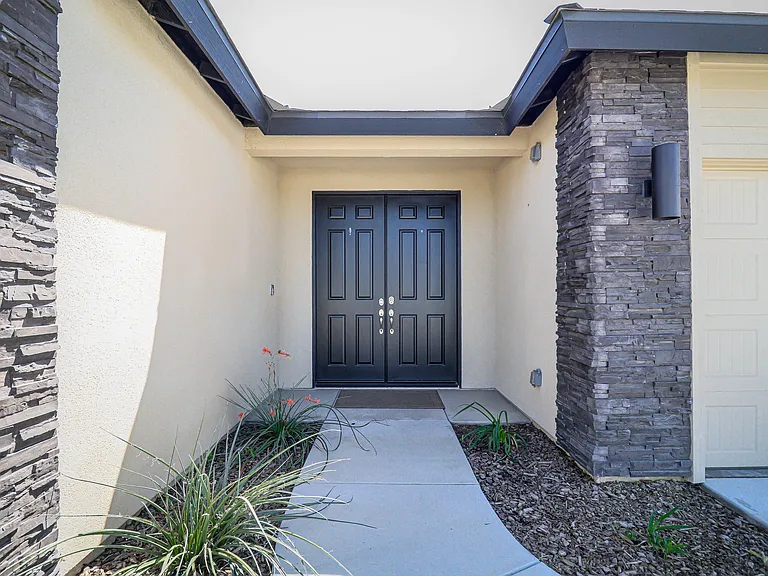 15017 Maryvale Ave — Photo 4