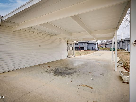 3rd image of 105 Indian Hills Dr