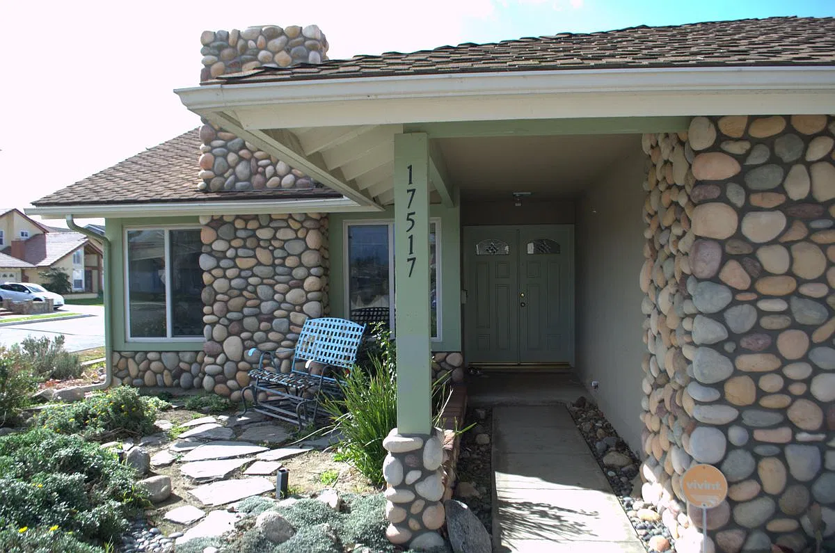 3 bed, 2.0 bath, 1413 sqft, $4,350 — Photo 2