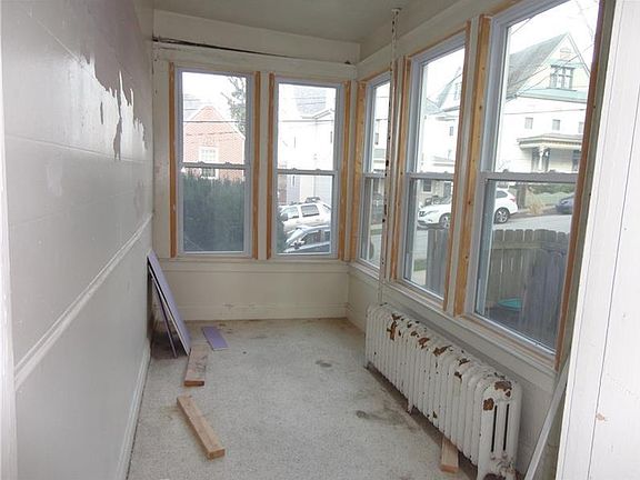 2nd image of 318 Walnut Ave