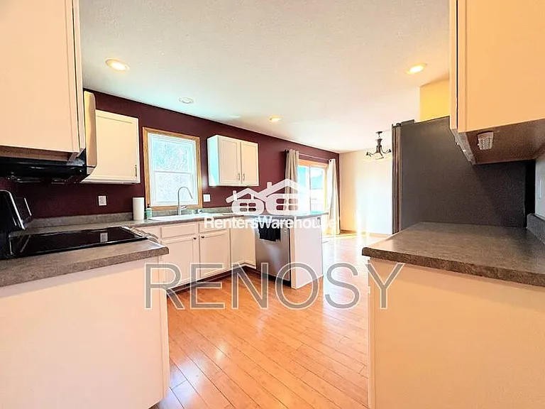 330 NE Cardinal Ln — Photo 8