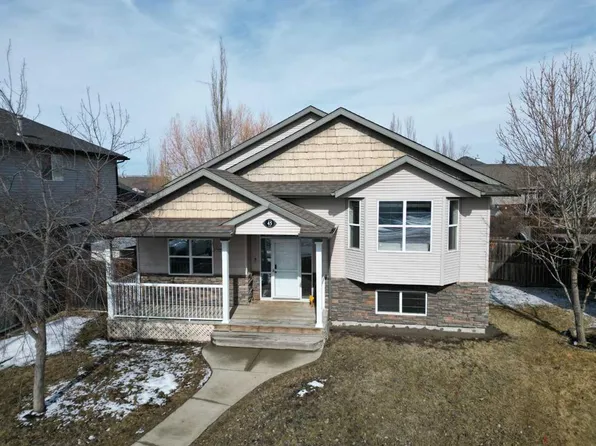 45 SE Lyons Close, Red Deer, AB T4R 3P5