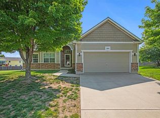 16802 Juniper Dr, Basehor, KS 66007