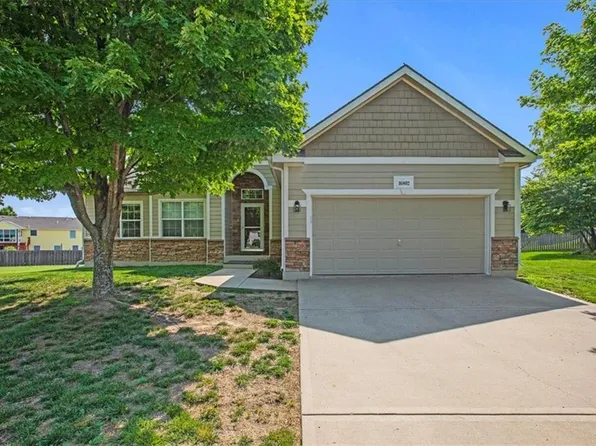 16802 Juniper Dr, Basehor, KS 66007