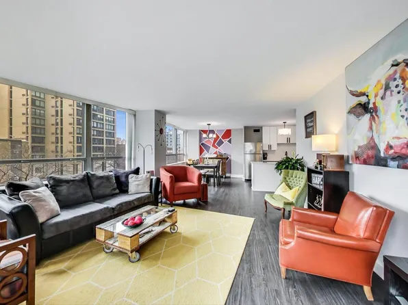 5701 N Sheridan Rd APT 4A, Chicago, IL 60660