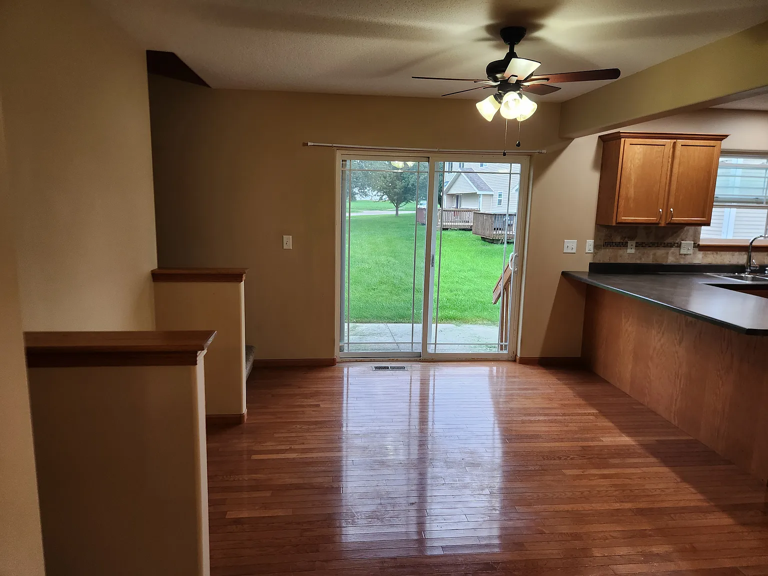 4 bed, 1911 sqft, $2,400 — Photo 4