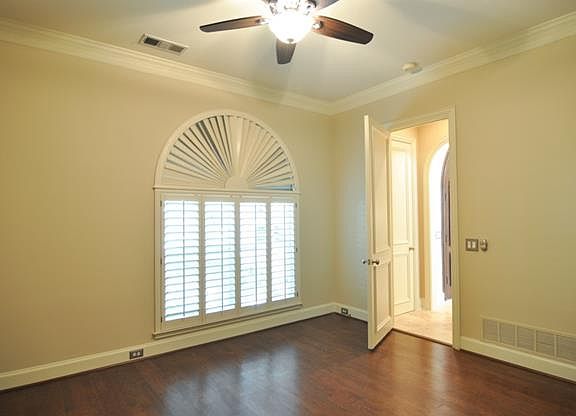 5th image of 132 Dickens Dr