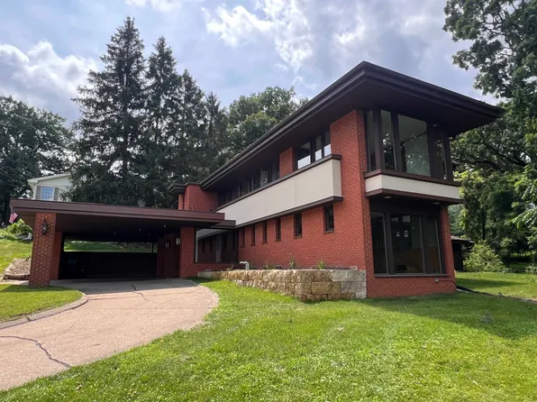 777 Mount Carmel Rd, Dubuque, IA 52003