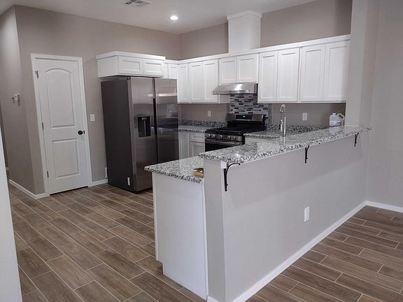 3rd image of 400 Lomaland Dr