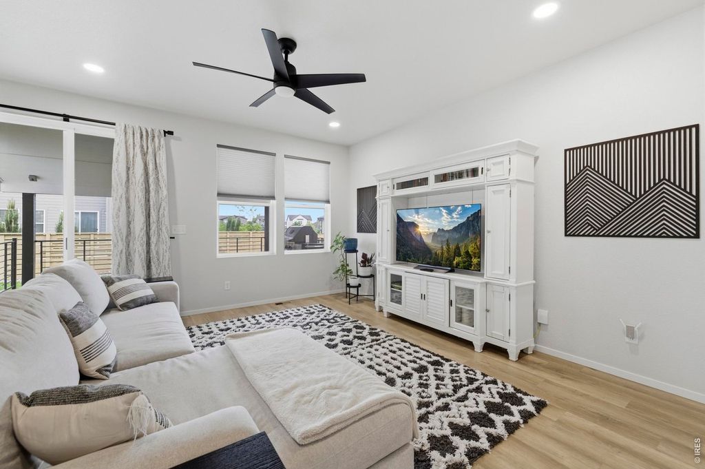 2933 Biplane St