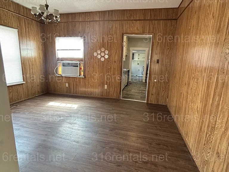 511 W Locust Ave — Photo 21
