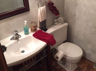 4643 S Woodland Dr #4643, Greenfield, WI 53220