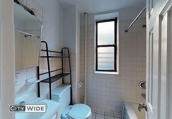 5th image of 158 E 82nd St #3C