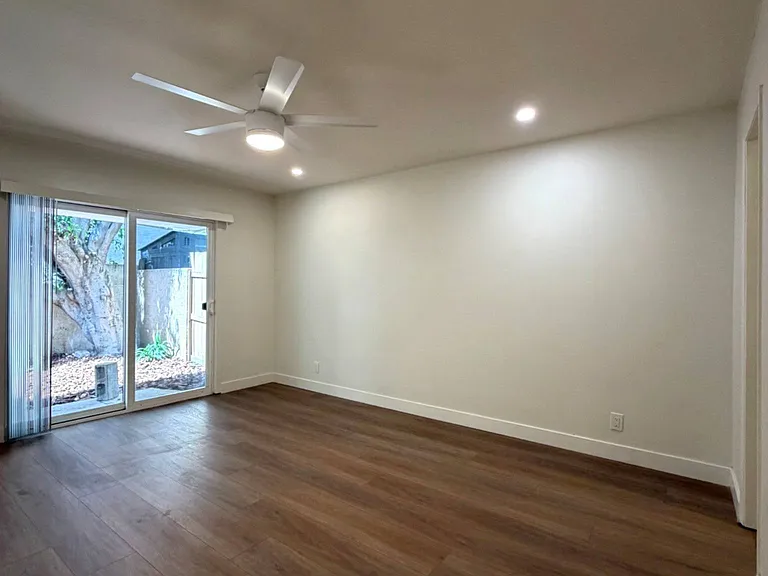 1615 Greenfield Ave — Photo 35