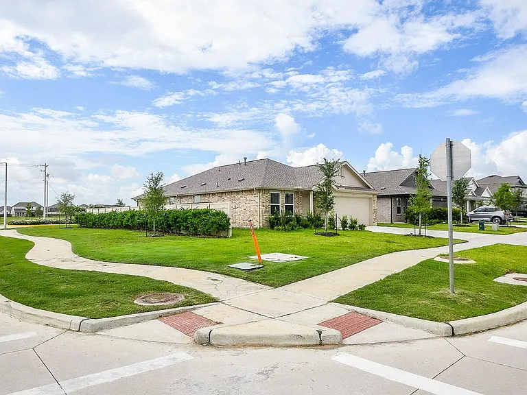 2815 Fountain Woods Dr — Photo 3