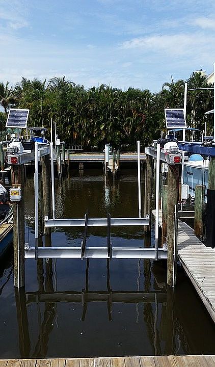 Boat slip with lift