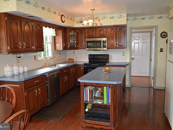 4th image of 274 Chippenham Ln
