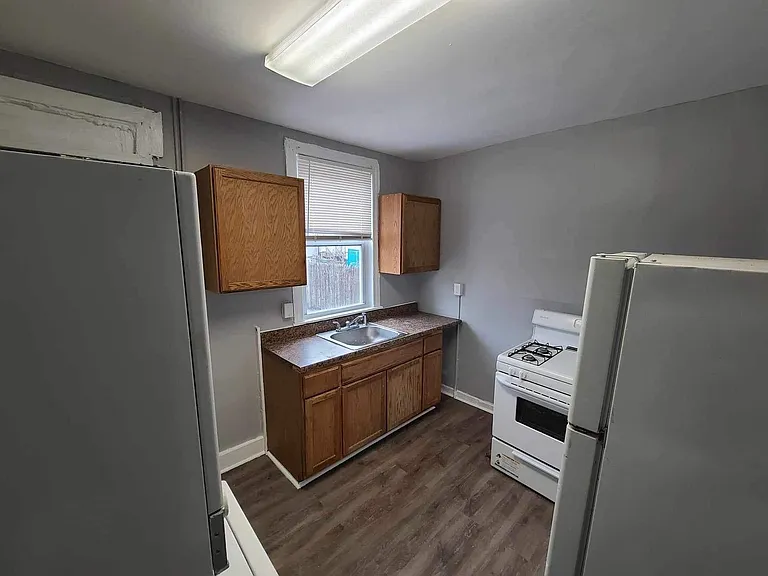 1350 Carroll St — Photo 8