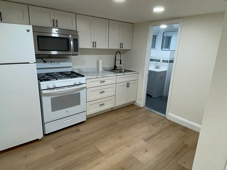 Evans Ave — Photo 13