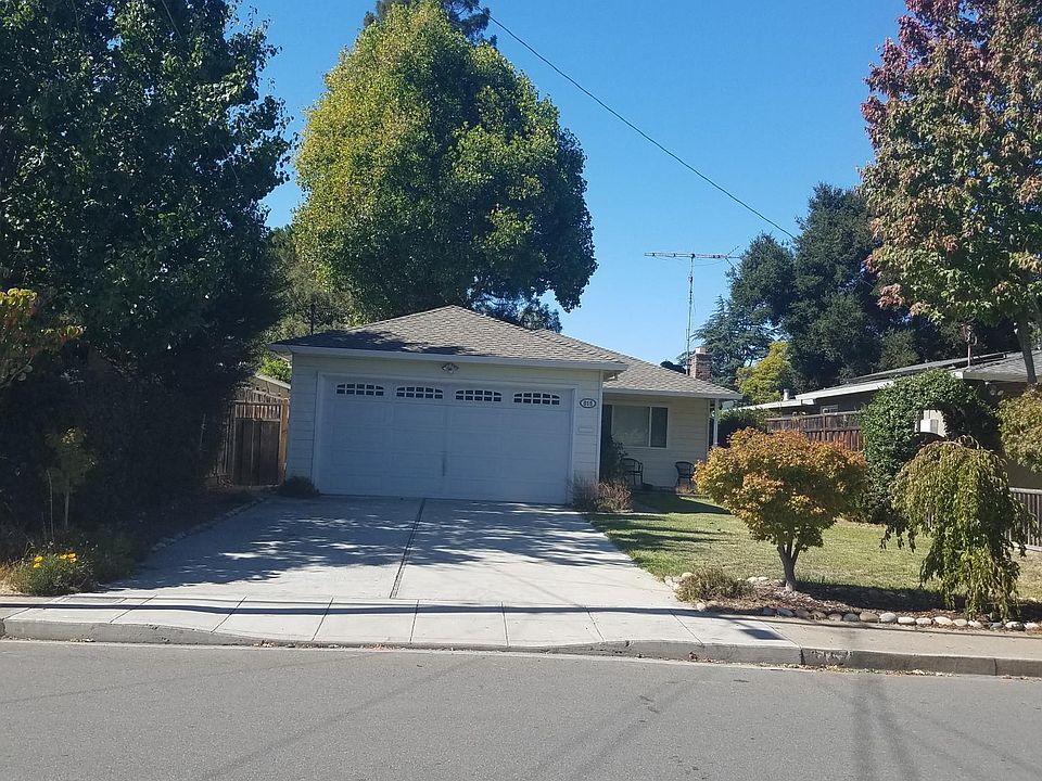 1st image of 815 Laurel Ave