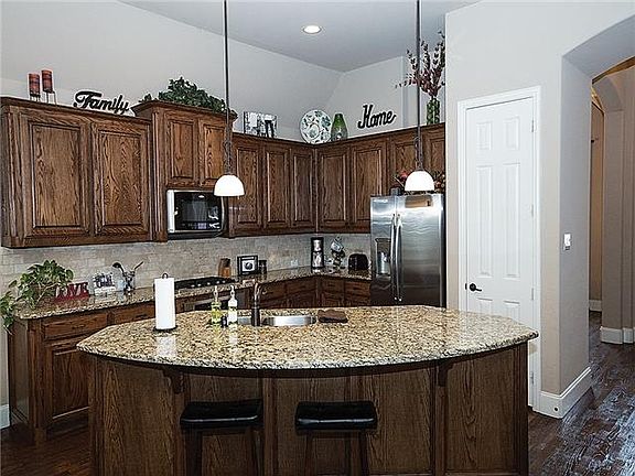 3rd image of 853 Hidden Springs Ct