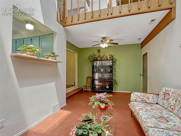 4th image of 2005 Sussex Ln