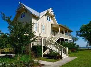 102 Watersedge Dr, Ocean Springs, MS 39564