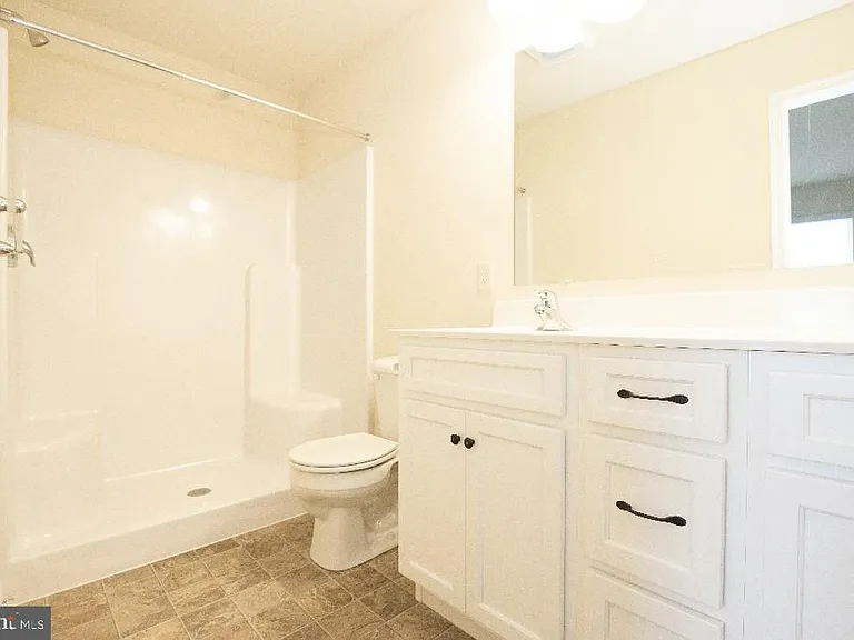 10 Skip Ln — Photo 32