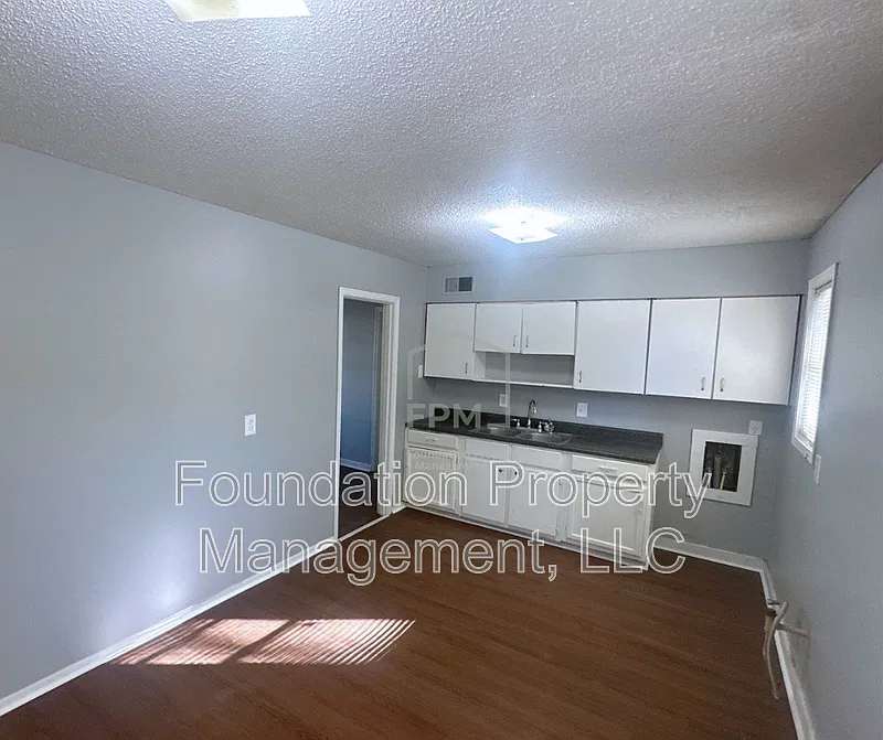 4 bed, 2.0 bath, 1346 sqft, $1,295 — Photo 4
