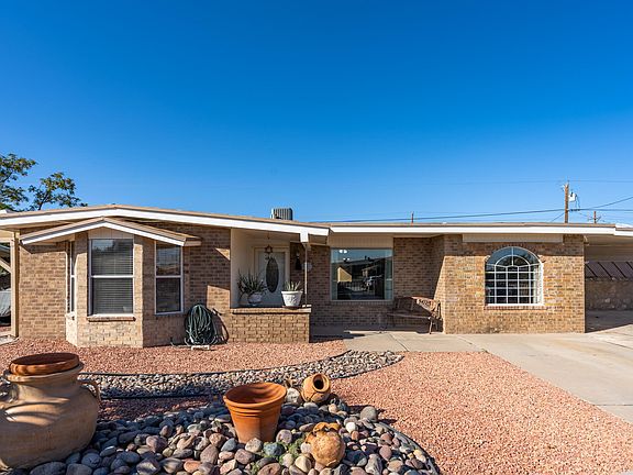4th image of 211 Maravilla Dr