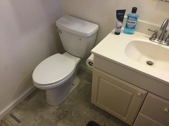 4th image of 632 Chiquita Ave #4A