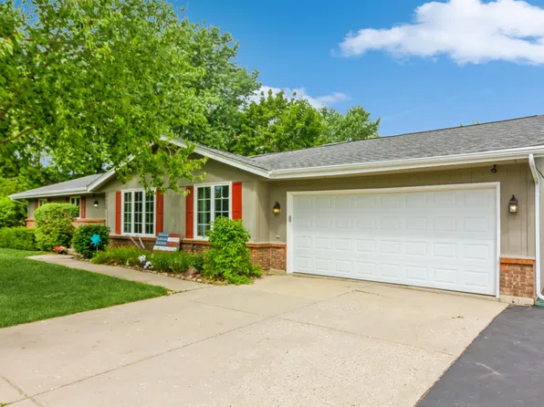 13352 Parkcrest Pl, Roscoe, IL 61073