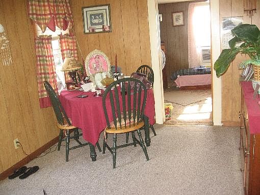4th image of 454 Holiday Ave