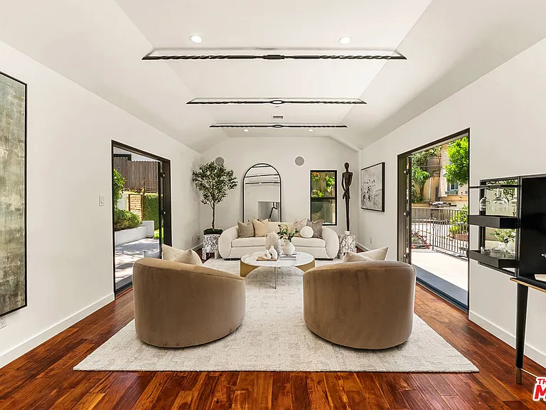 8836 Wonderland Ave — Photo 24