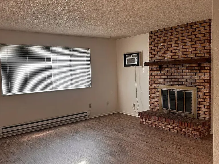 726 Delaware Ave #A — Photo 2