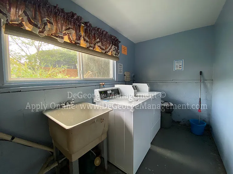 Woodside Court Apartments — Photo 45