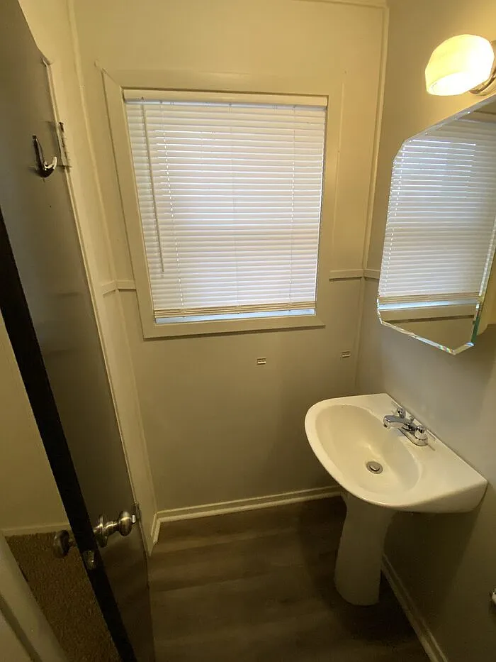 3 bed, 1.5 bath, $825 — Photo 4