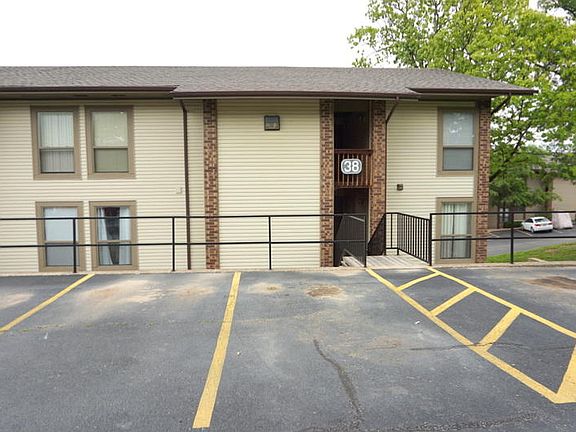 2nd image of 257 Clubhouse Dr APT 5