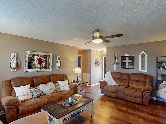 3rd image of 610 Preston Dr