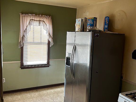 2nd image of 810 S Hill St