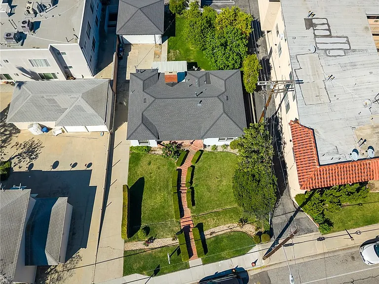 2111 N Verdugo Rd — Photo 48