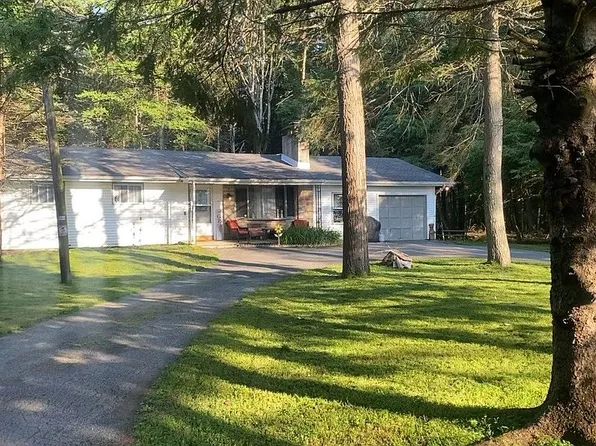 15 Blue Spruce Rd, Albrightsville, PA 18210