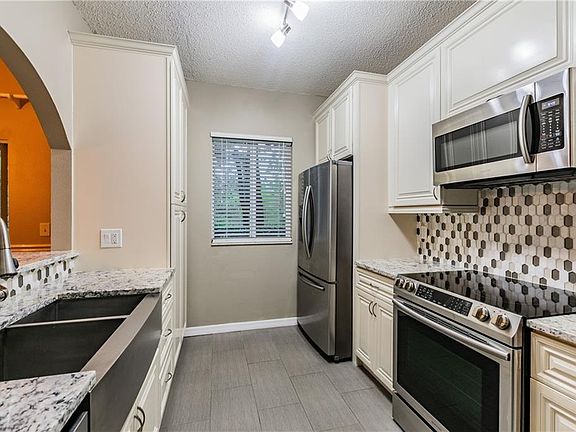 4th image of 18117 Paradise Point Dr